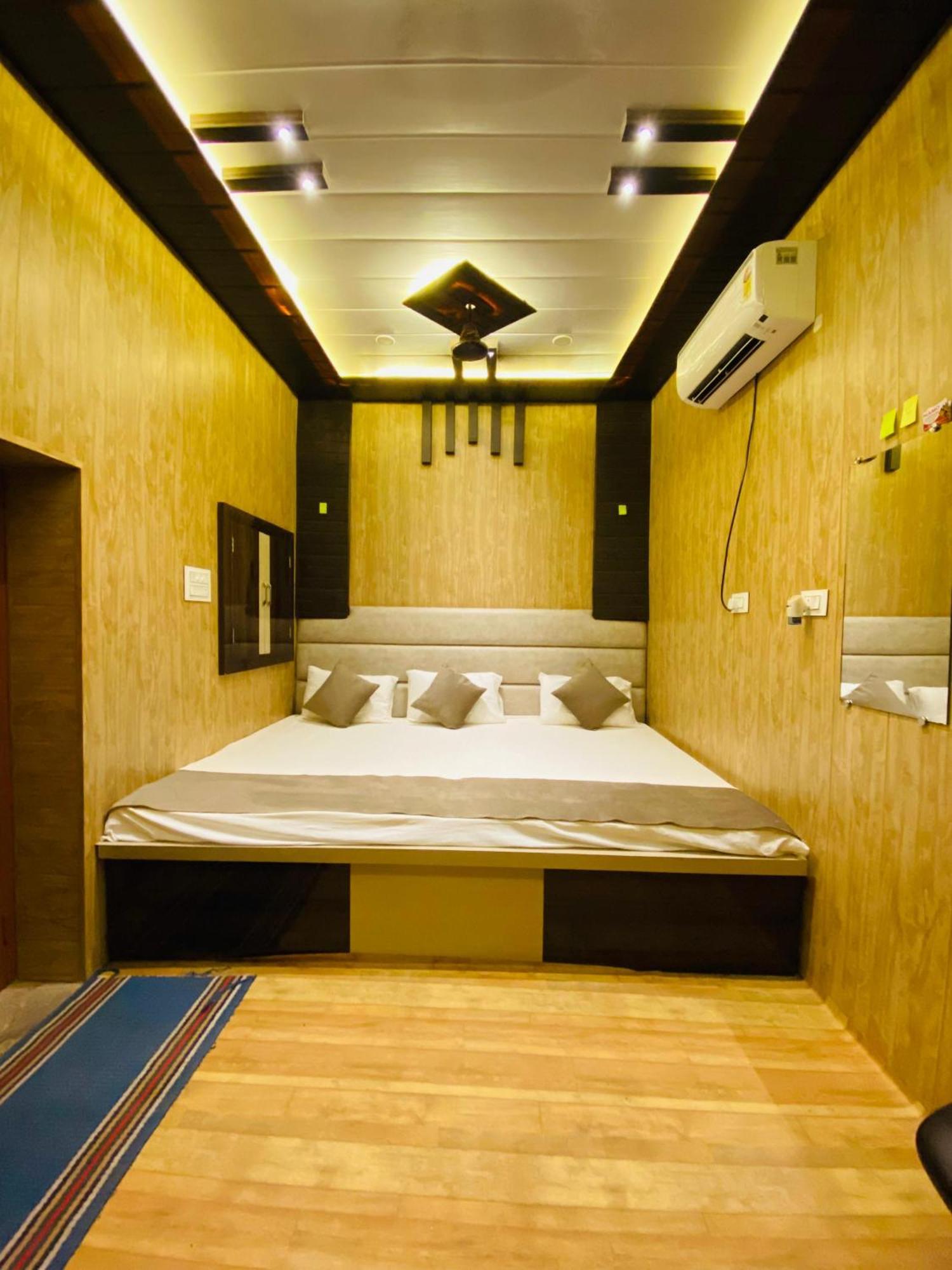 Namo Guest House Only For Indians Варанасі Екстер'єр фото