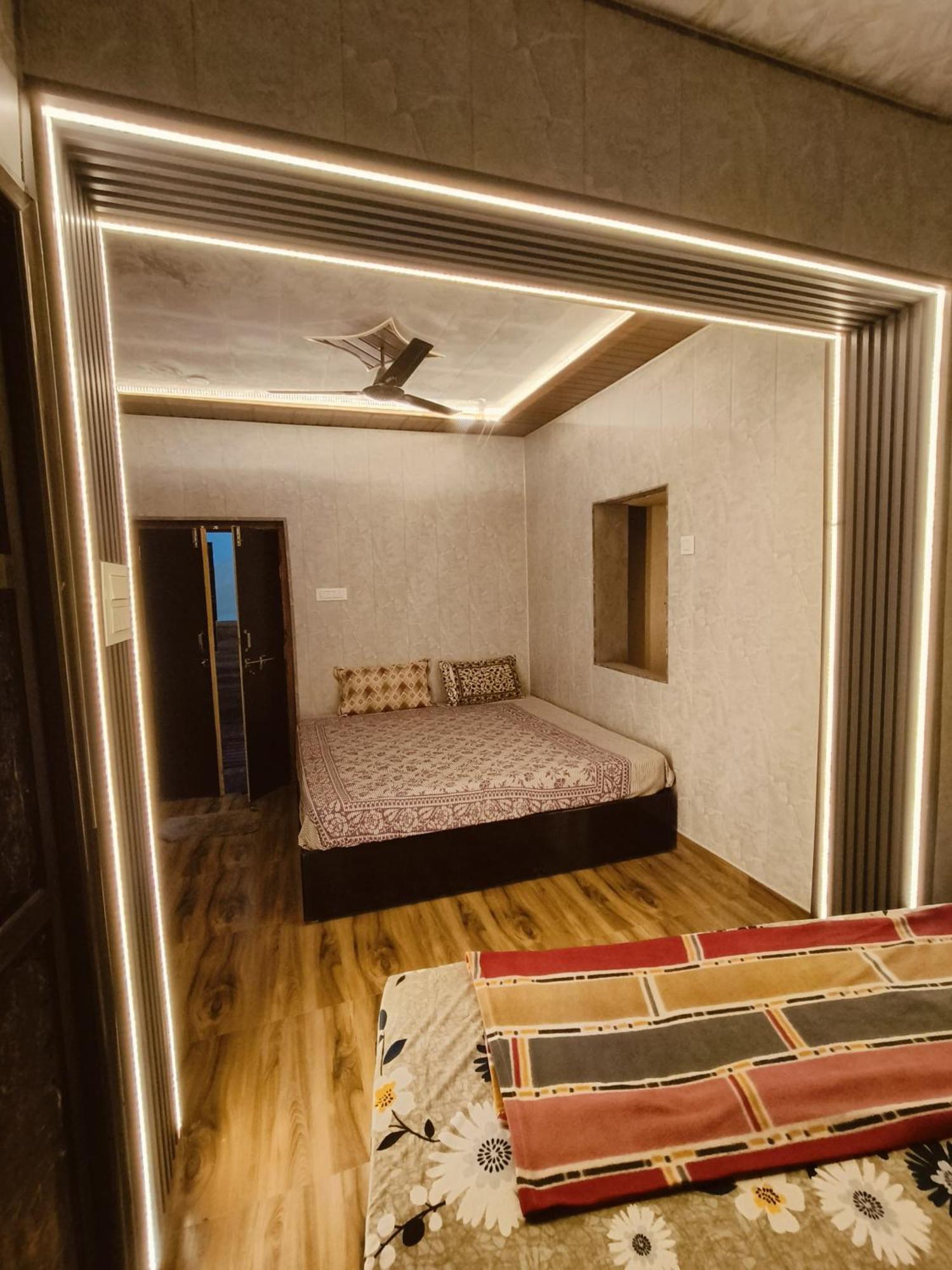 Namo Guest House Only For Indians Варанасі Екстер'єр фото